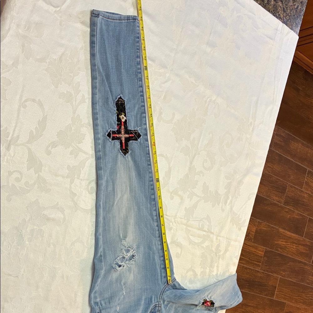 Women’s American Eagle Distressed Jeans w/ Hand-Sewn Cross/Rose Patches, W30 - Picture 14 of 14